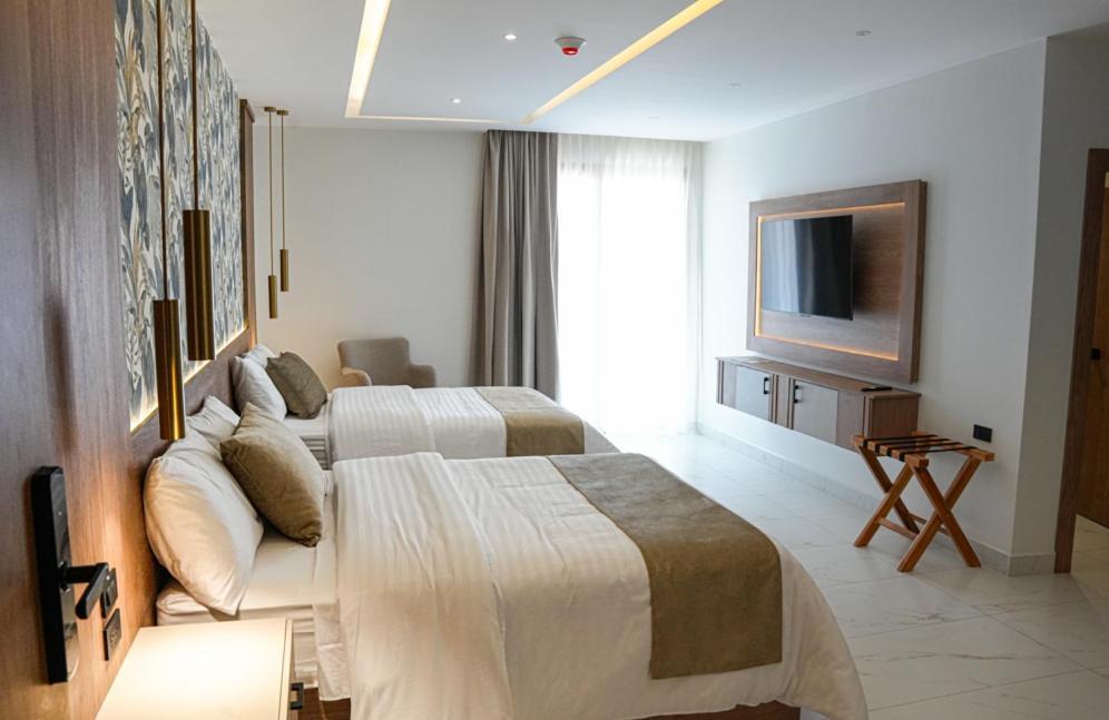 Noea Hotel Pinas Ngoại thất bức ảnh