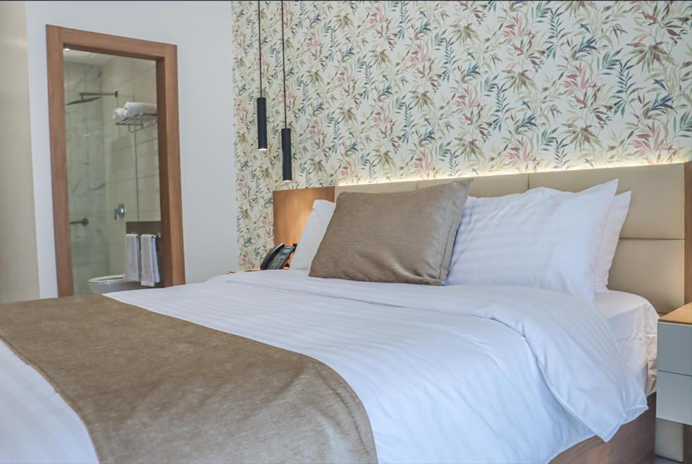 Noea Hotel Pinas Ngoại thất bức ảnh