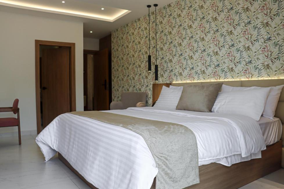 Noea Hotel Pinas Ngoại thất bức ảnh