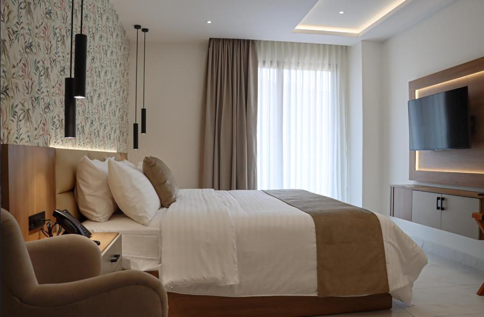 Noea Hotel Pinas Ngoại thất bức ảnh